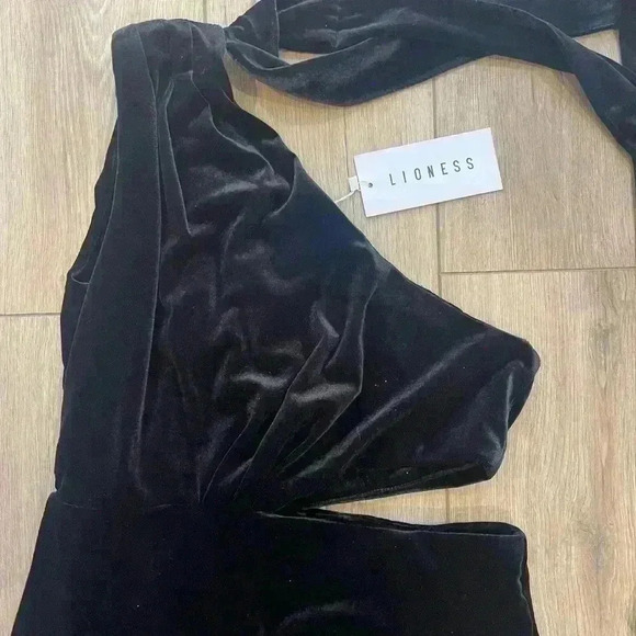 Lioness Velvet cutout jumpsuit NWT - Picture 5 of 5